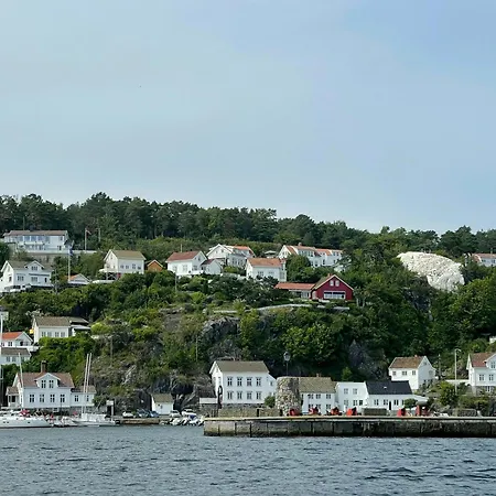 Feriehus New With Sea View In Risor *